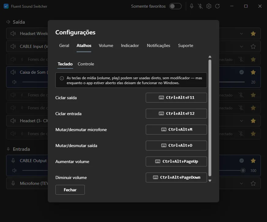 Aba Atalhos das configurações, listando ciclar saída em Ctrl+Alt+F11, ciclar entrada em Ctrl+Alt+F12, mutar microfone, mutar saída e as duas ações de volume, com o aviso sobre teclas de mídia no topo.